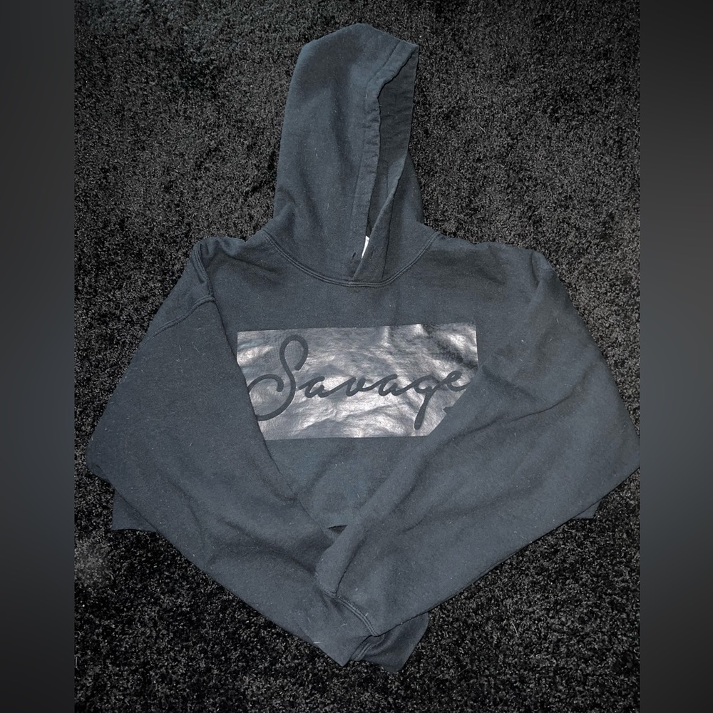 Black crop top “Savage” Hoodie 🖤